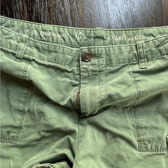 Gap raw hem cargo short size 10 - Picture 5 of 5